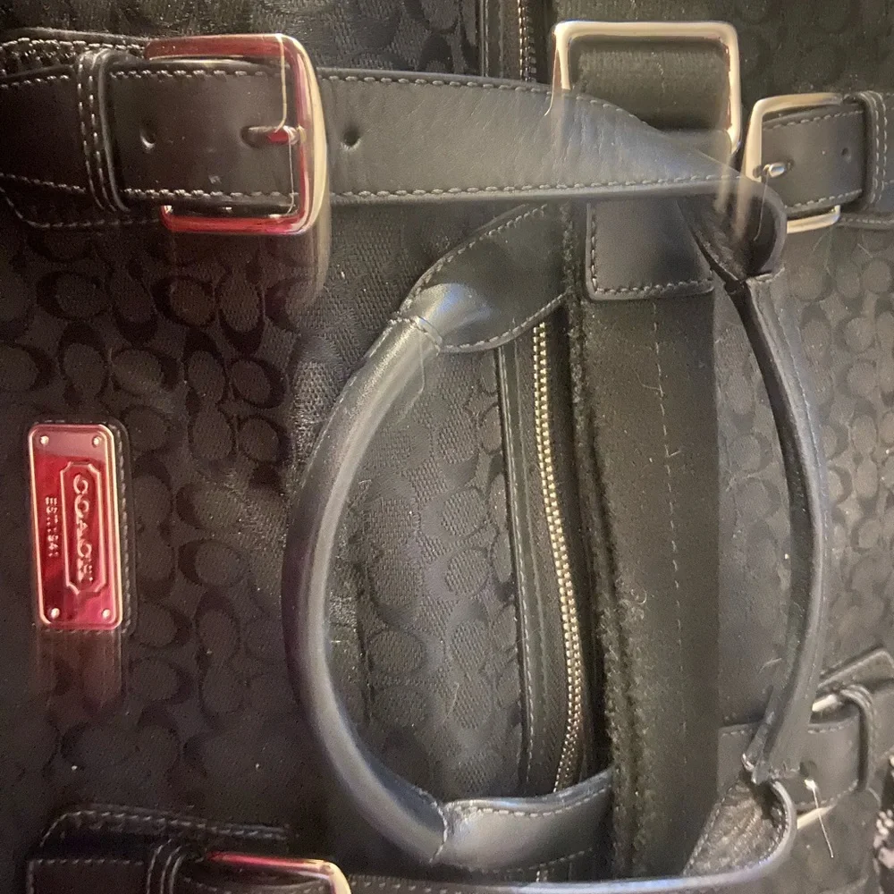 Coach Black Signature Tote Bag for a long weekend or hopping a flight. Ultimate - Picture 3 of 3